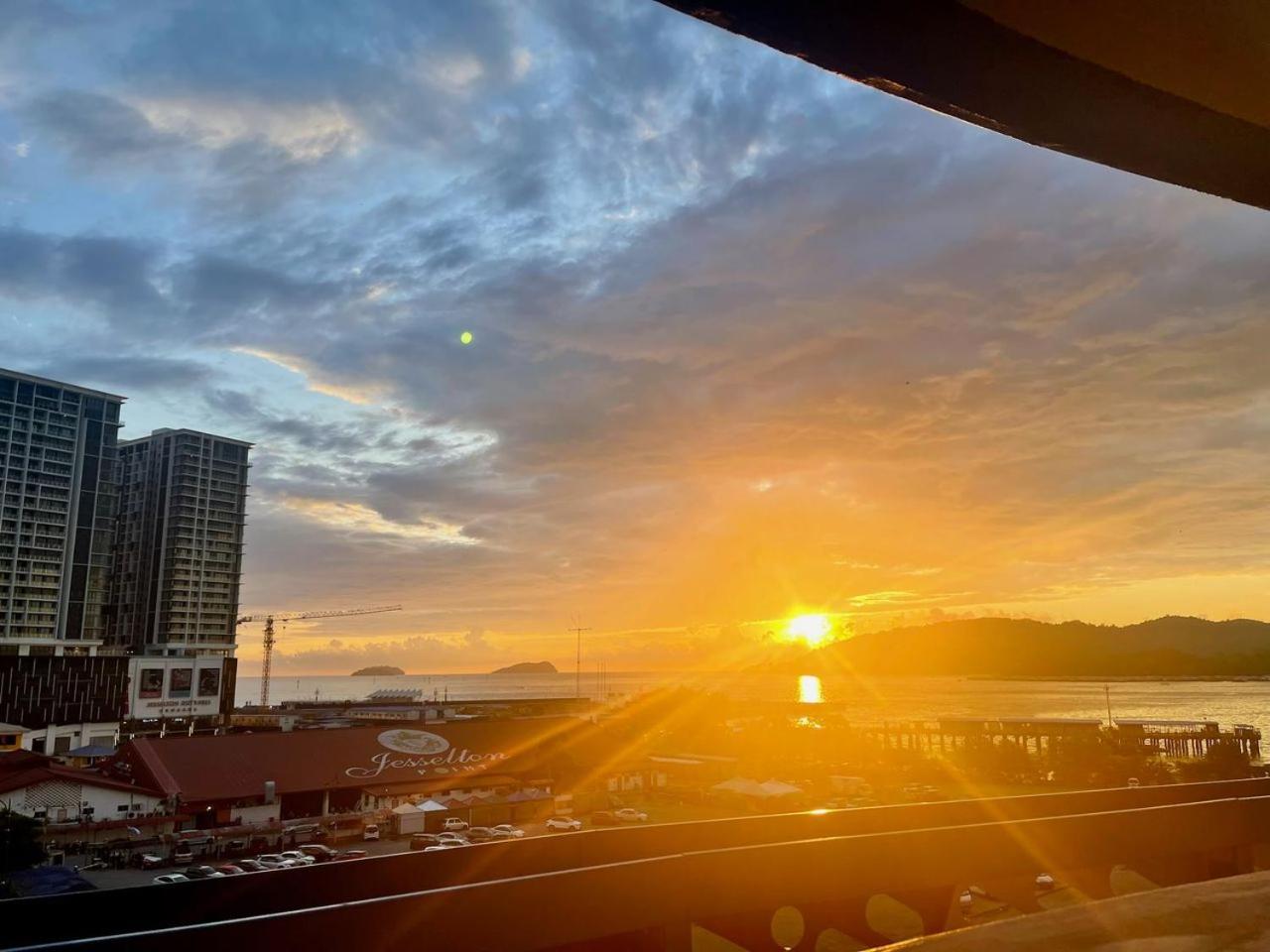 Jesselton Quay Sea & Pool View For 6 Pax Apartment โกตาคินาบาลู ภายนอก รูปภาพ